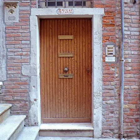 Carbona Apartment *